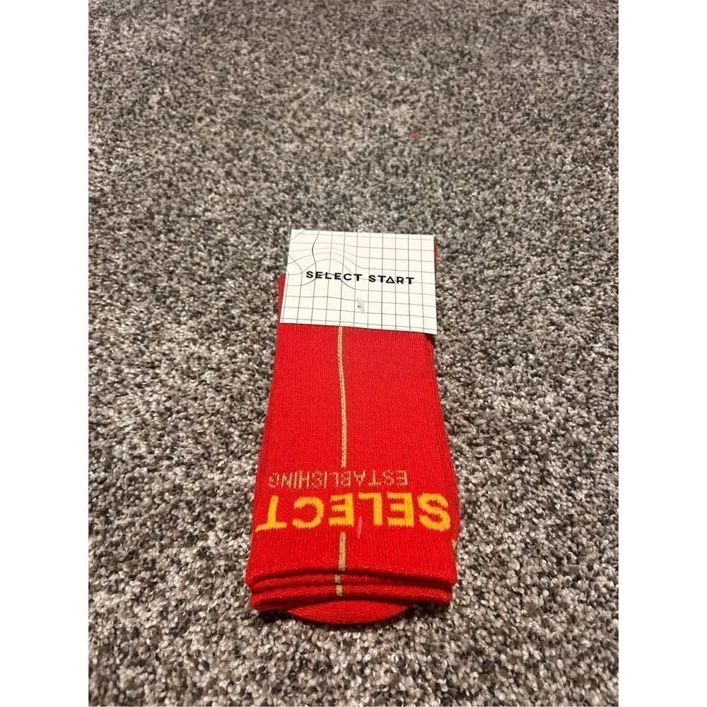 Select start red crew socks C18-31